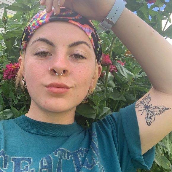 MEET YOUR POSHER, MACKENZIE! - Picture 1 of 1